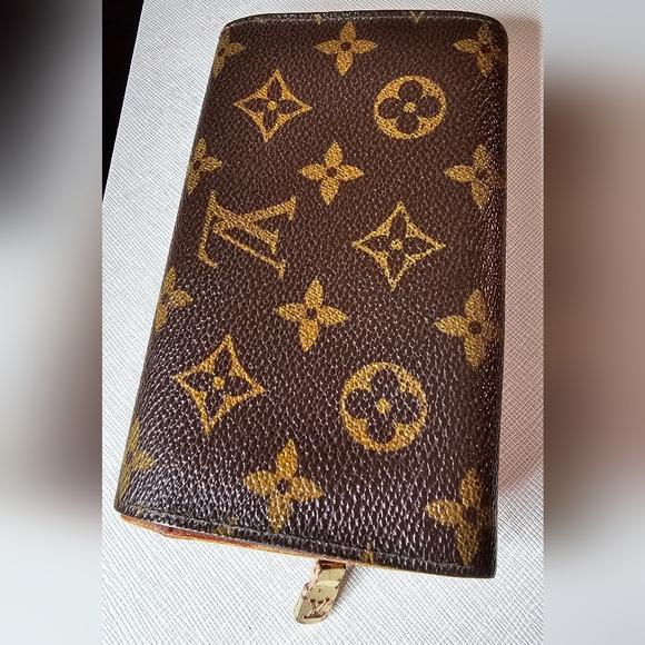 Louis Vuitton Monogram Wallet Authentic Logo GUC minor callouts in coin pouch - Picture 2 of 16